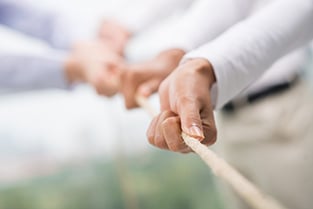 teamwork-pulling-rope-together