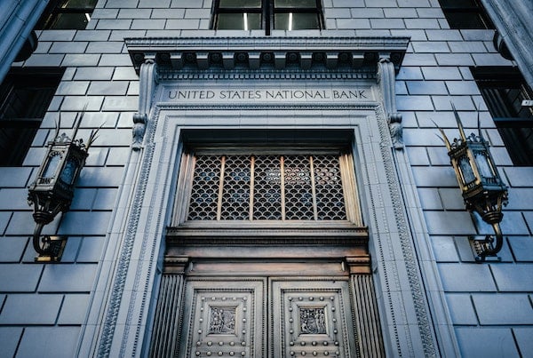 Front entrance of a US Bank